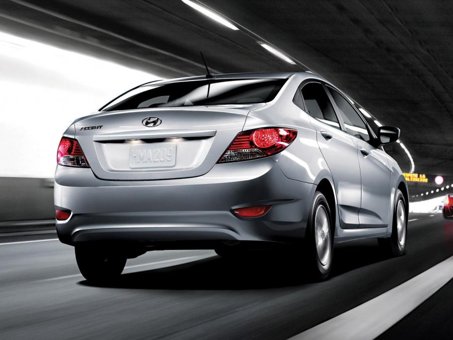  Hyundai Accent Sedan 2011 года  (фото 11 из 20)
